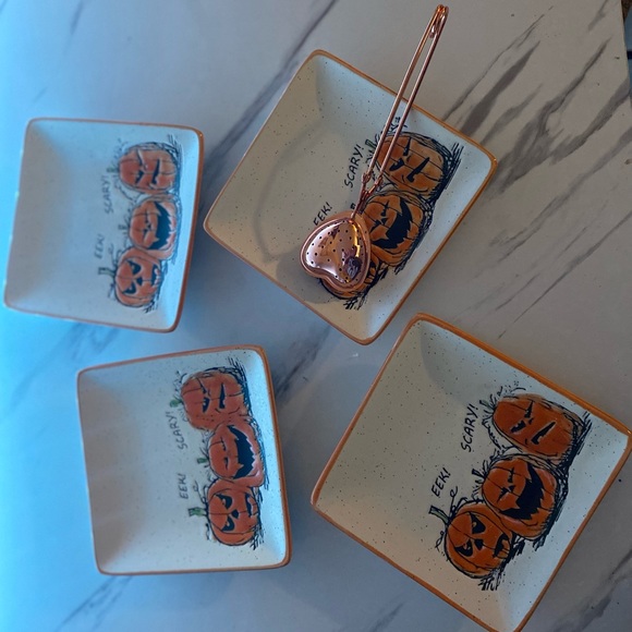 4 Piece Halloween Stoneware Set - Picture 2 of 4